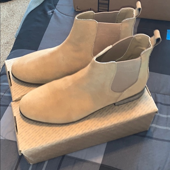 Urban Outfitters Other - Urban outfitters Chelsea Boots
